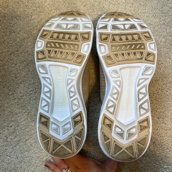 APL Techloom Breeze Gold Metallic/ Black Size 10 Sneakers - Picture 5 of 5